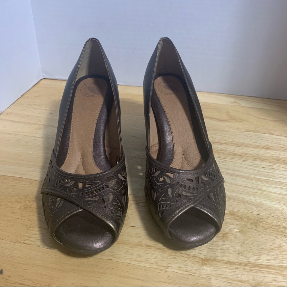 Nuture Bronze Brown Leather Peep Toe Heels 9.5M‎ Laser Cut Career Comfort